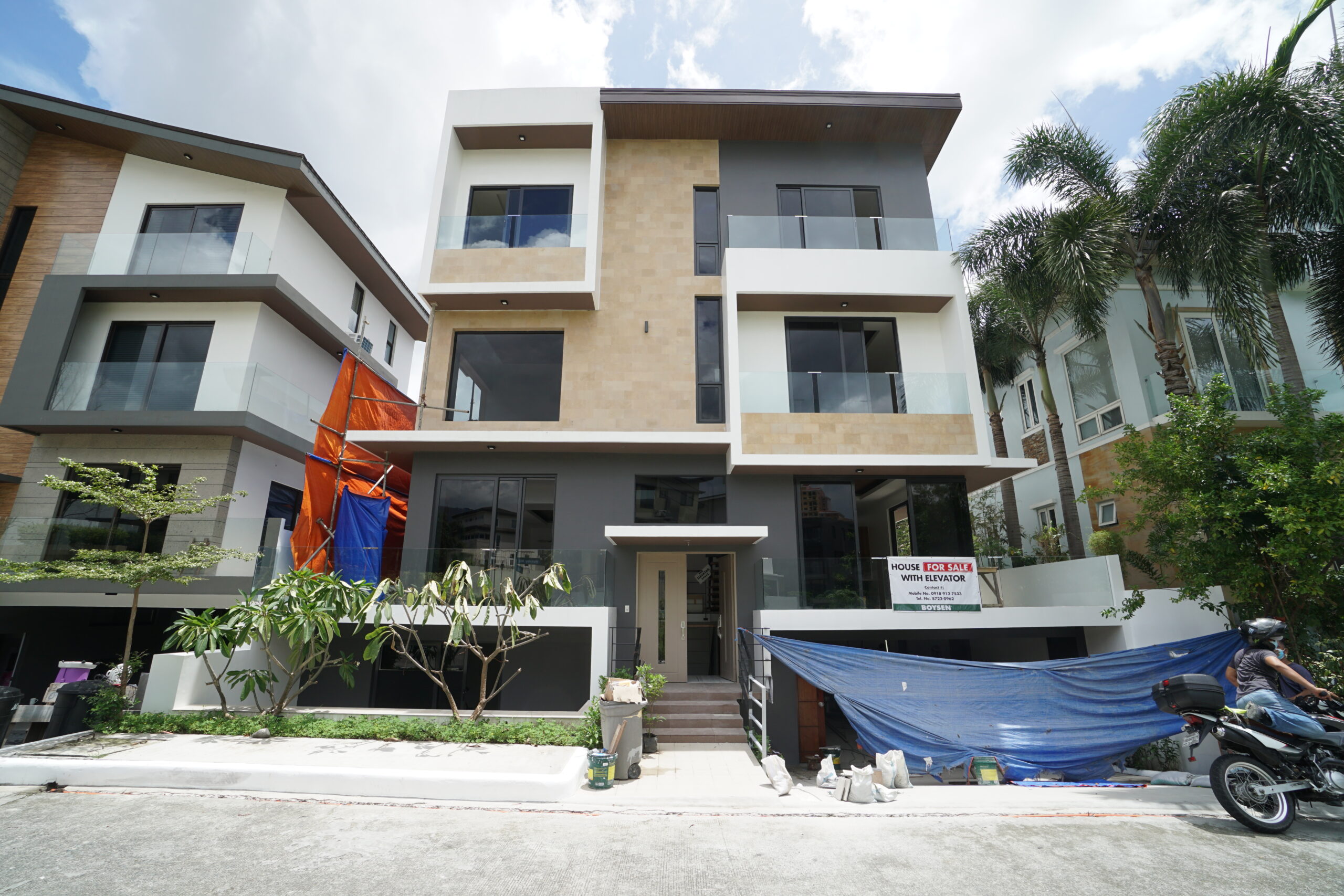 House for Sale in Mckinley Hill, Taguig City