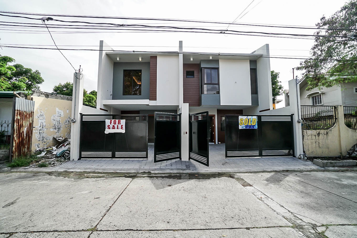 Duplex House for Sale in BF Resort Village, Las Piñas City