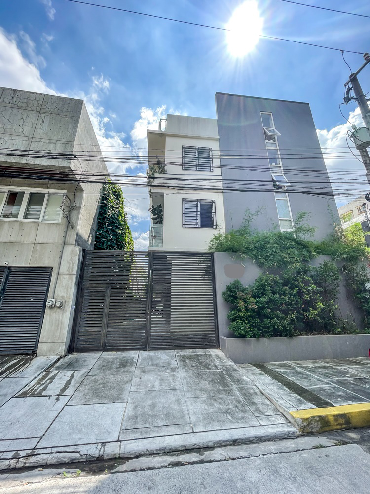 3 Storey Townhouse with Roof Deck for Sale in Diliman, Quezon City
