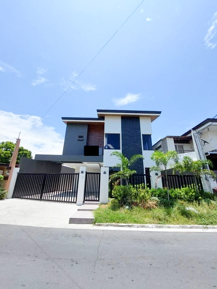 3 Storey Modern House and Lot for Sale in Merville Park Subdivision, Parañaque City