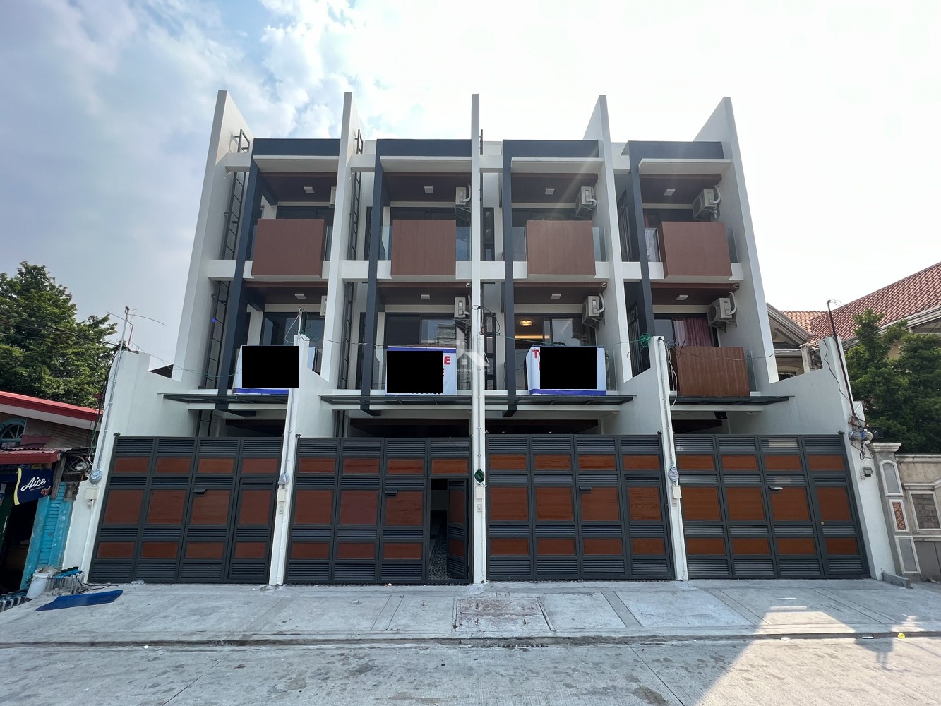 3-Storey Townhouse for sale in Cubao Quezon City￼
