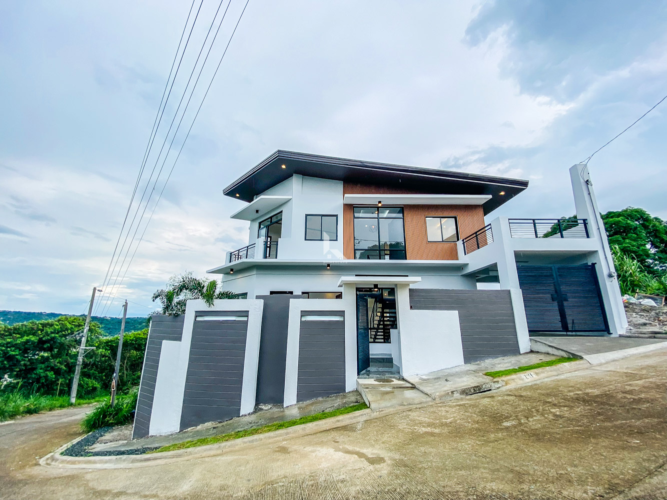 2 Storey Corner House and Lot for Sale Located in Sun Valley, Antipolo City