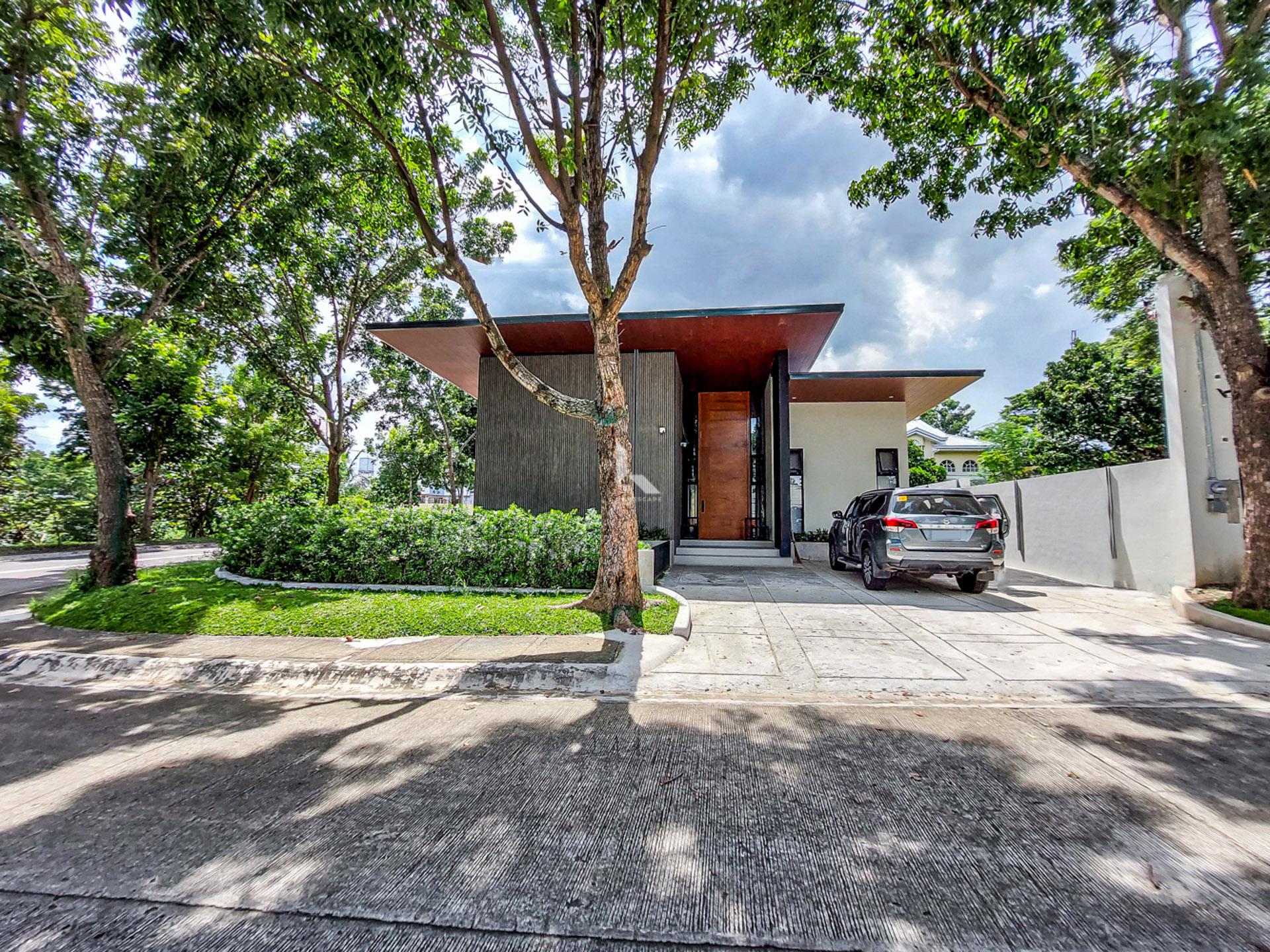 Stunning Modern Industrial House and Lot for Sale Located in Manila Southwoods Residential Estate, Binan Laguna
