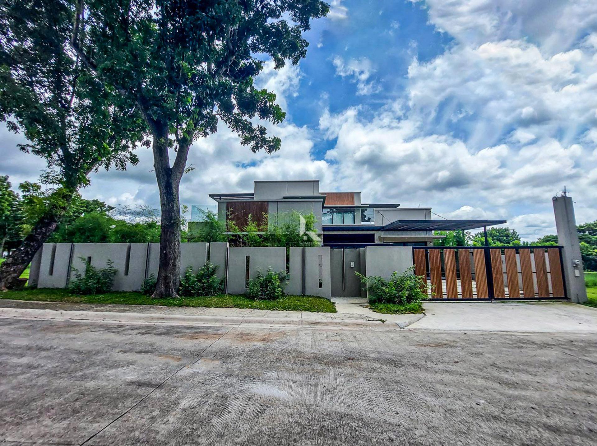 Stunning Ultramodern House and Lot for Sale in Manila Southwoods Residential Estate, Binan Laguna