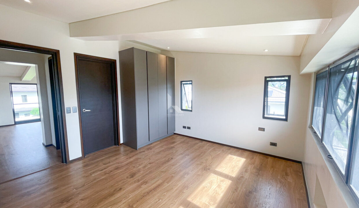 B389CB49-9978-443E-90FC-565432F4467C