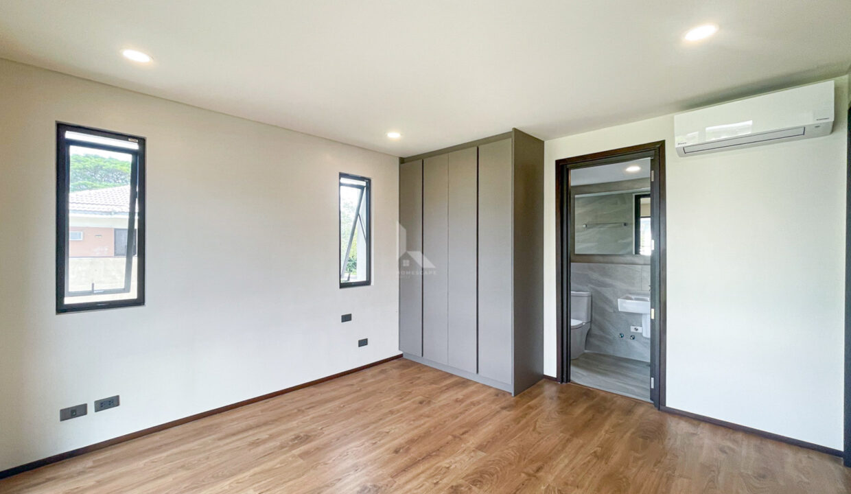 D9B32387-8E57-45FE-8D69-1C4915108618