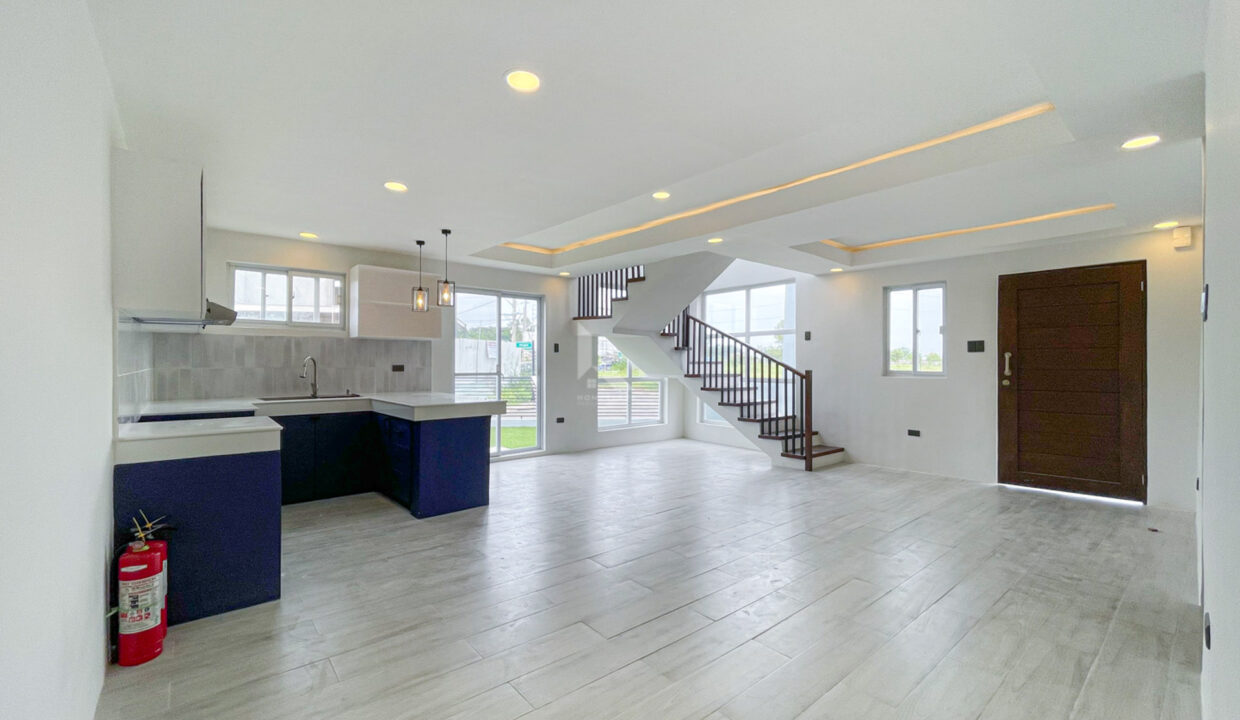 12DB43F7-92BB-4CB8-9619-8609F67BDB1A