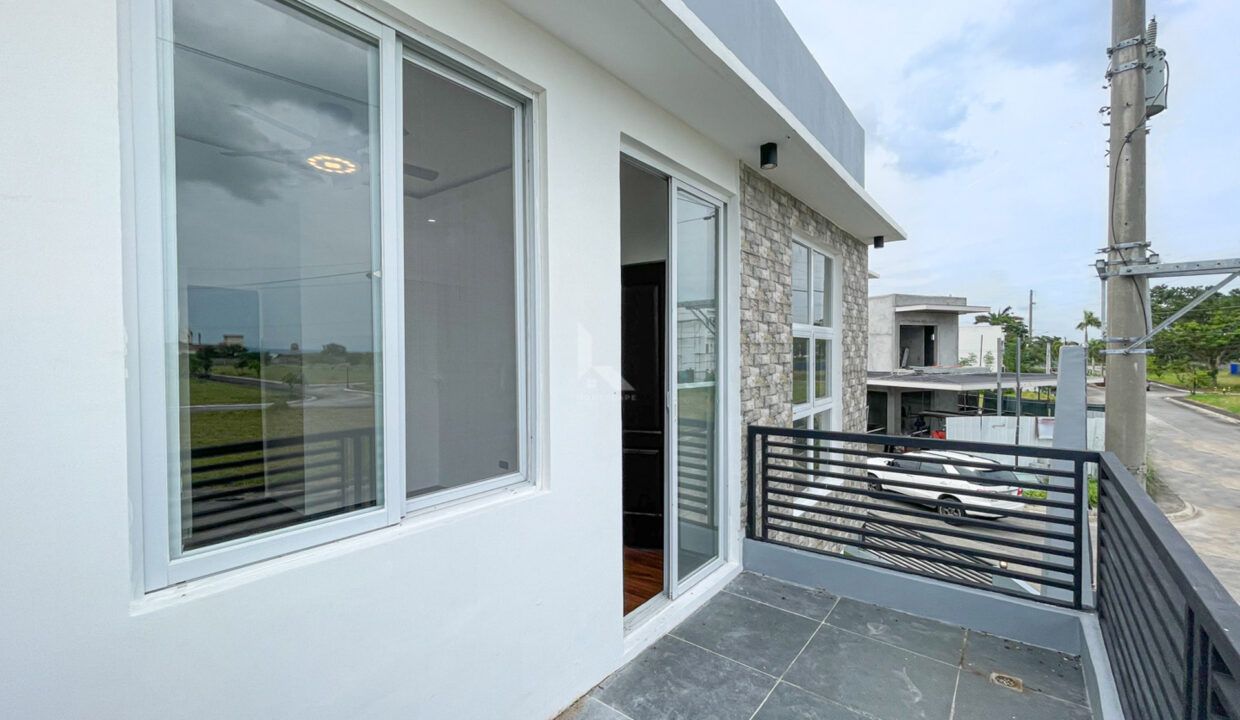 8FD7C264-9070-4A51-959C-BC65F7A511D4