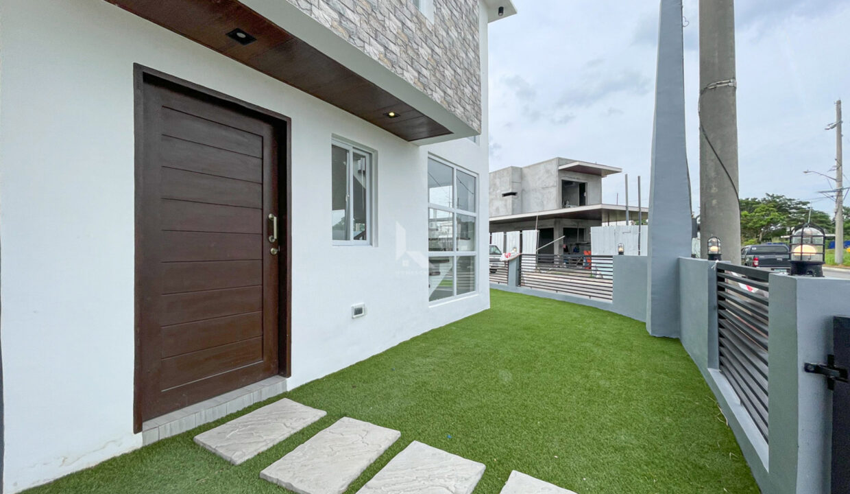 FEF76C0F-E4AD-4898-9C13-38D36858374A