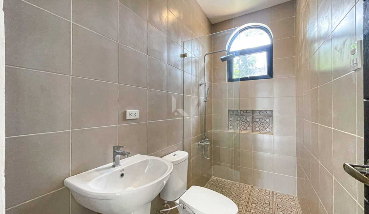 05D6BA40-BFF1-4B2F-8FD8-C044684E2C0F