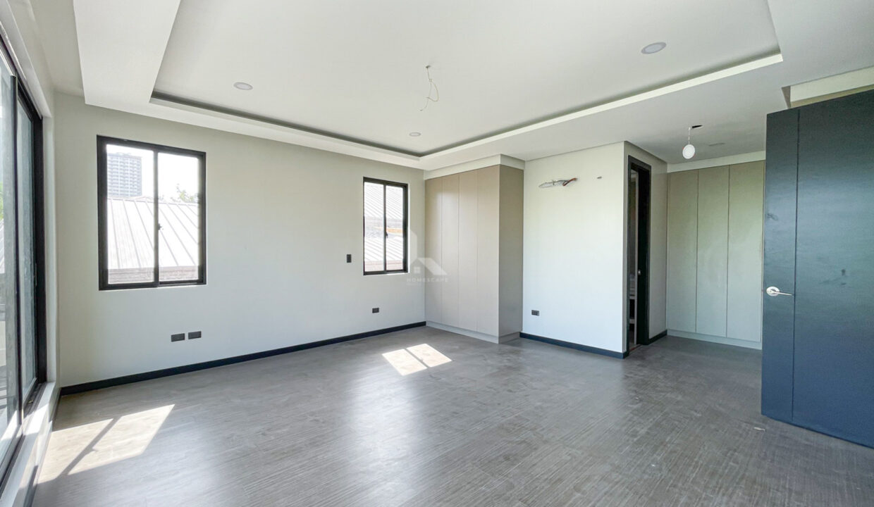 C5F38037-371E-40FC-A455-1D0D252F5C9E