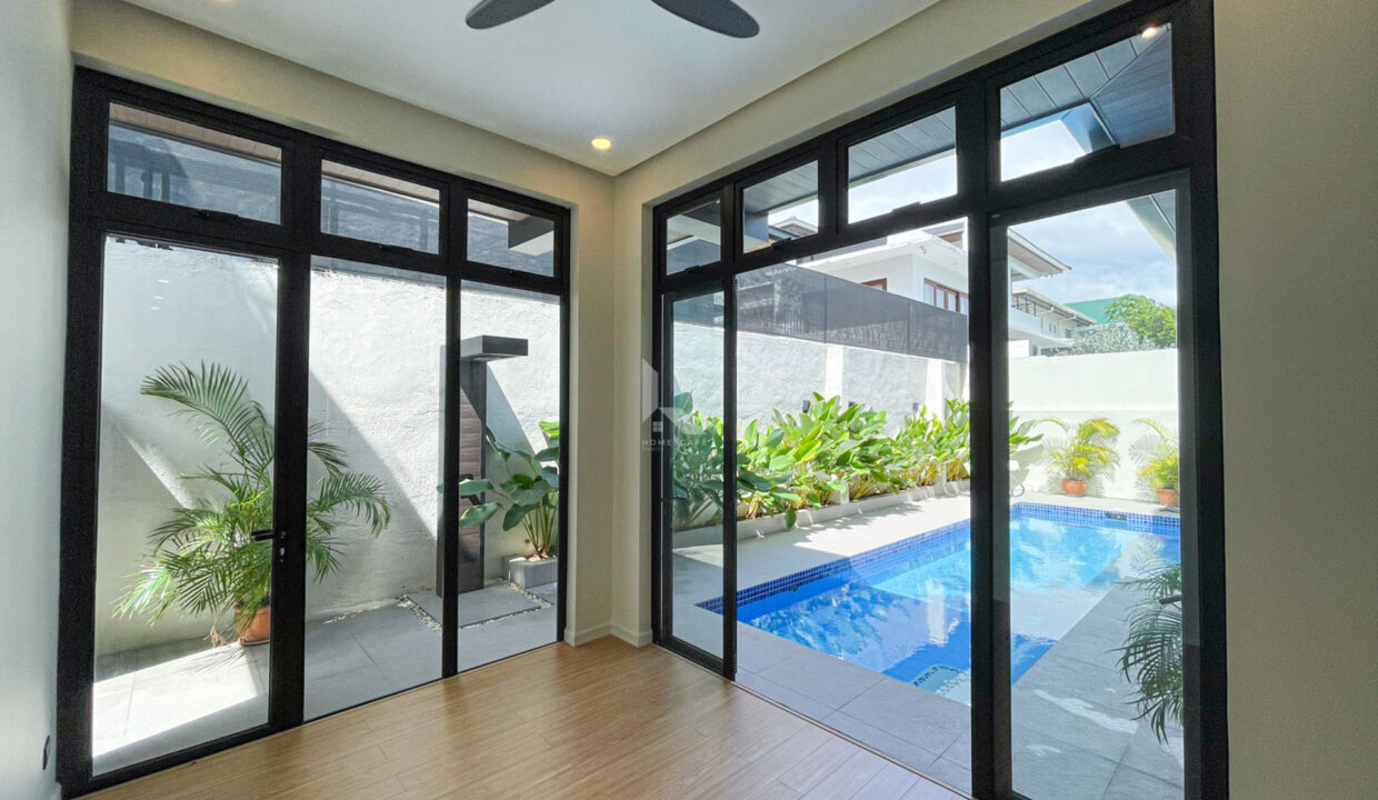 B9DDF1C8-85E6-4935-A6E4-791A14750D8C