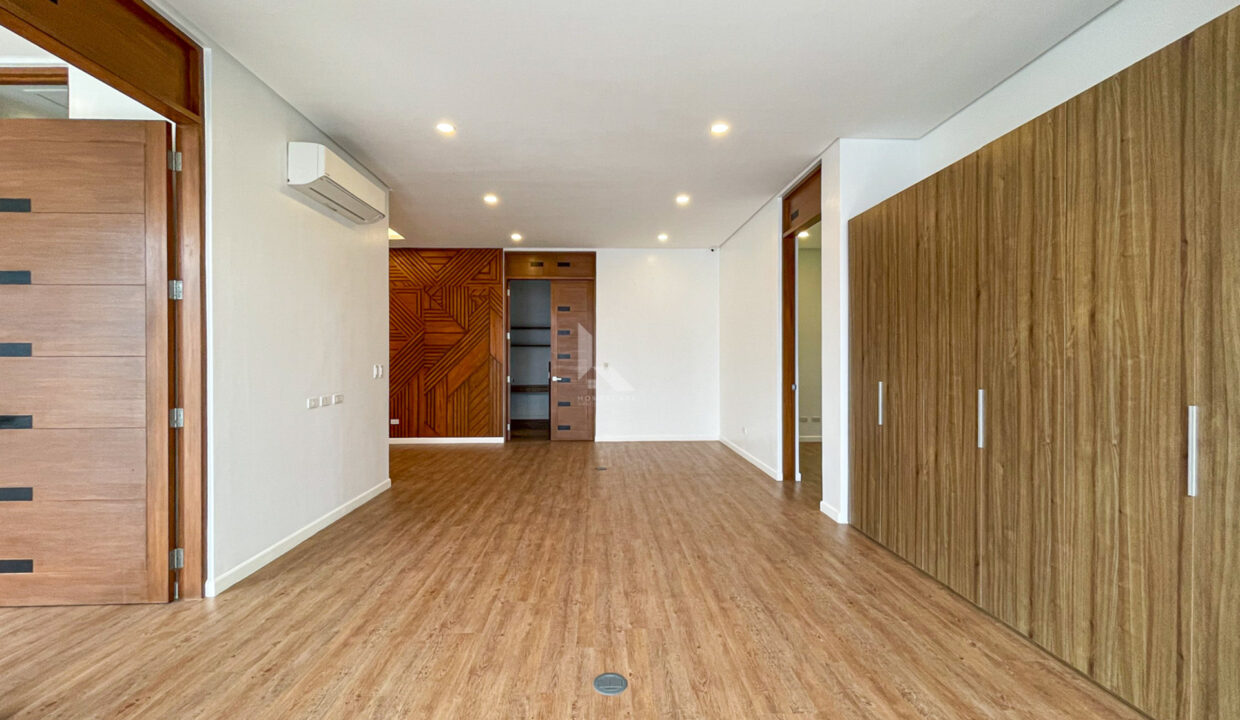 DFFA27BC-8458-4D85-ACC4-8C0A17008768