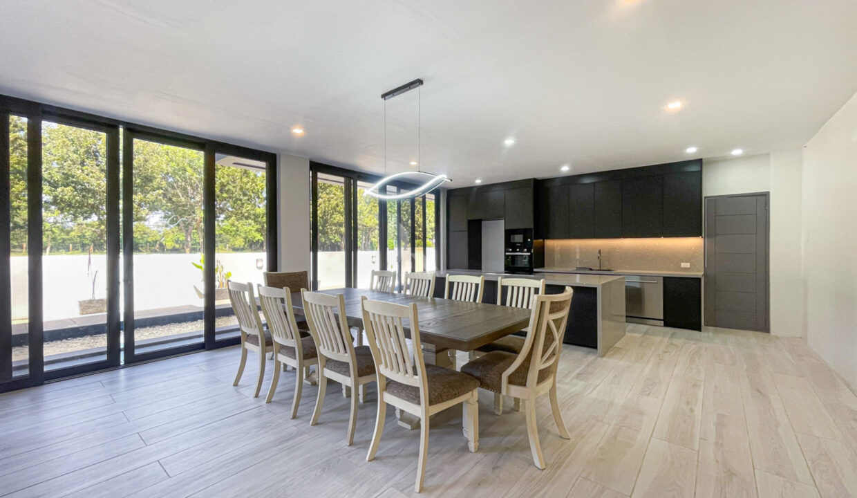 0127FF09-0F3A-4A27-902A-726F73ADDBEE