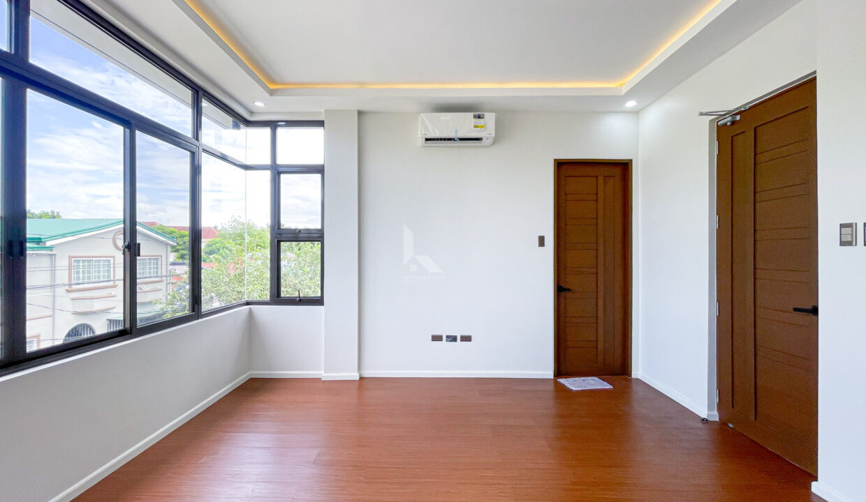 1B9EDEEC-F2BC-4A87-BF56-6DAC91AD7745