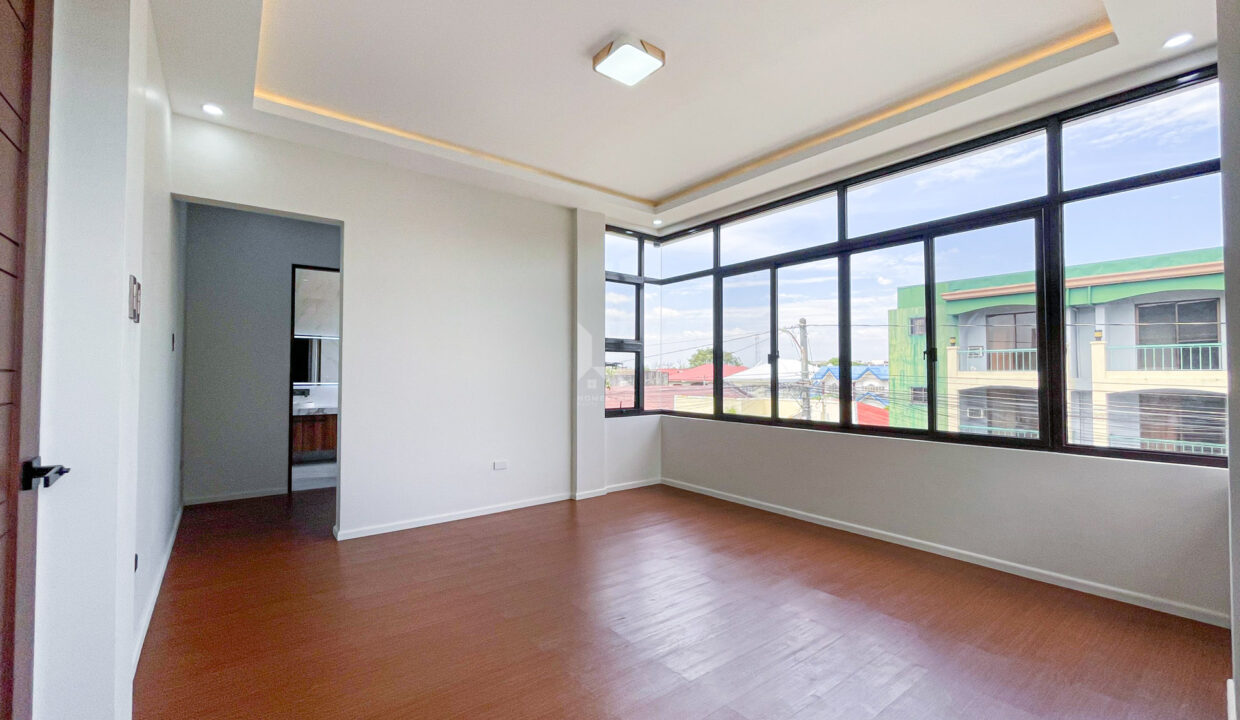 70B44A04-EE48-4C7B-92DC-AAEEF4834CE3