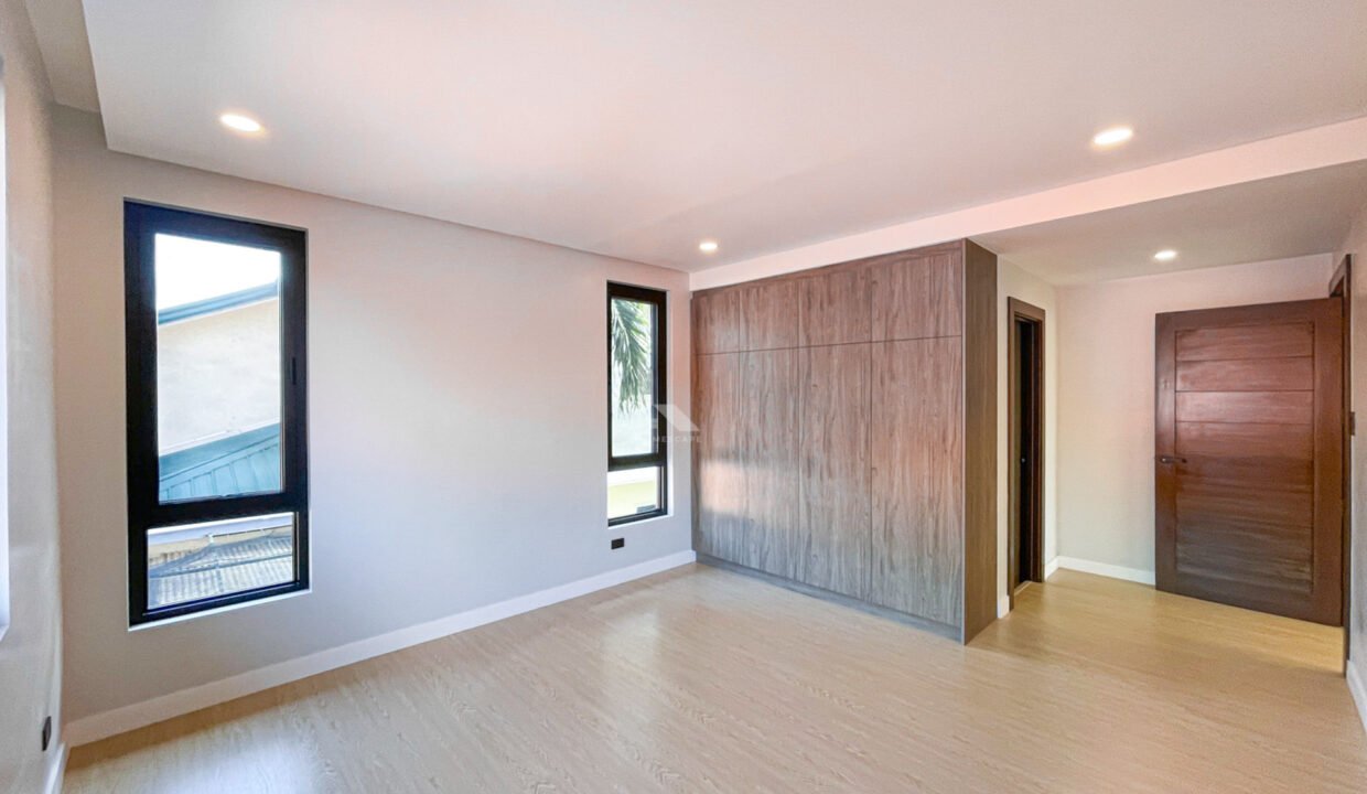 818A5FF6-C192-4AFB-BAE9-89EABBADF4B3