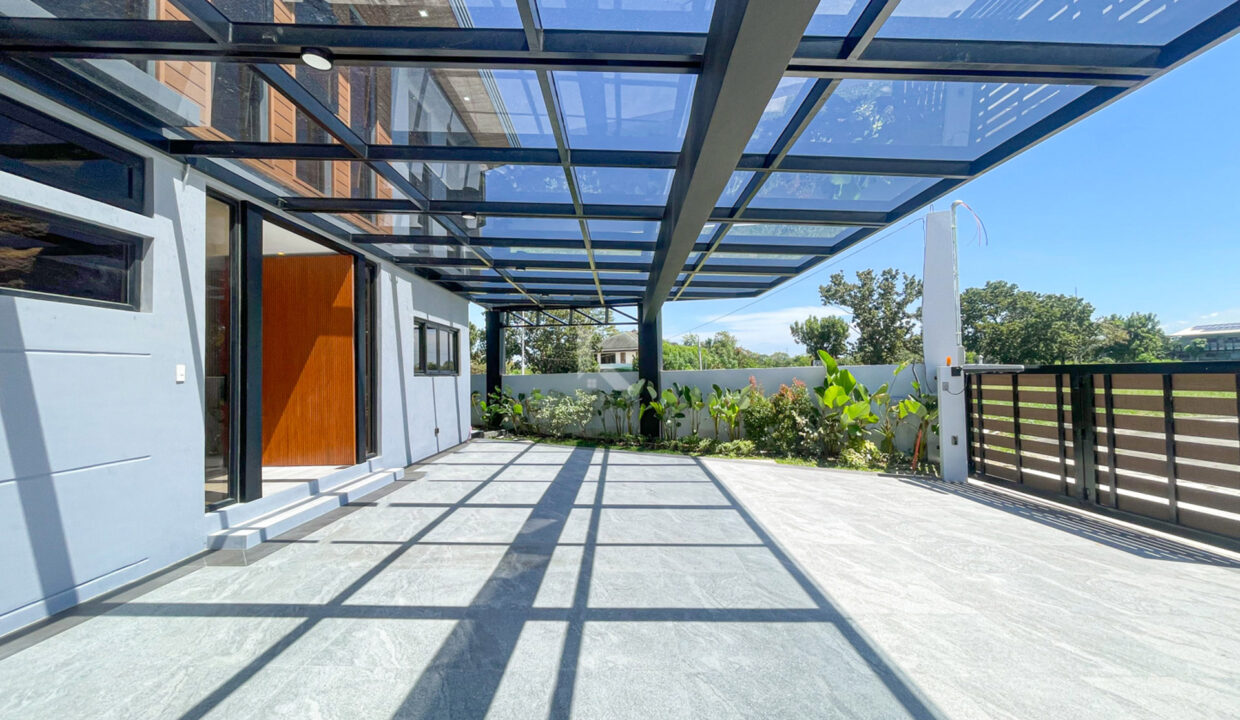 B23B780F-CAA4-434A-8238-C744B5895000