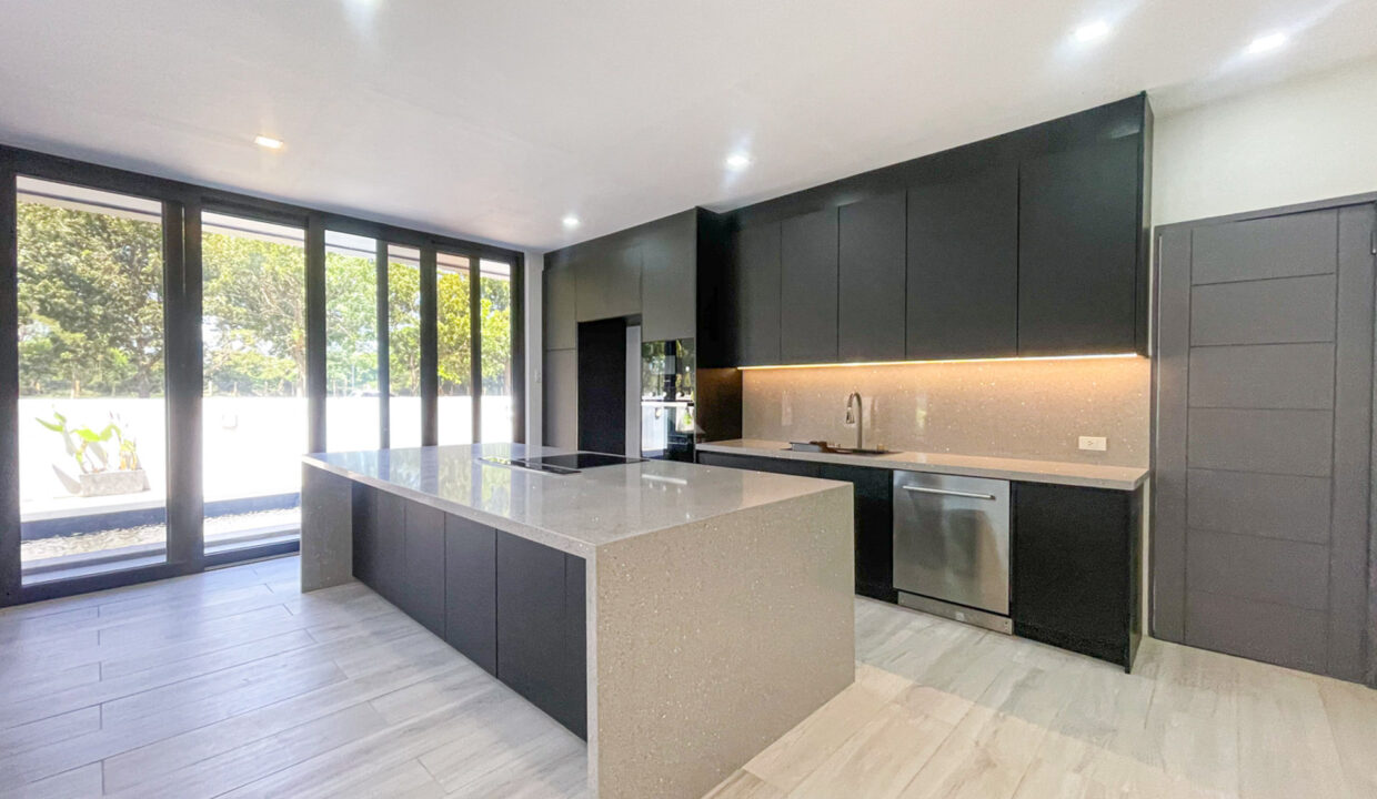 FDB6C686-81CC-4B03-8DA5-8C7419069450