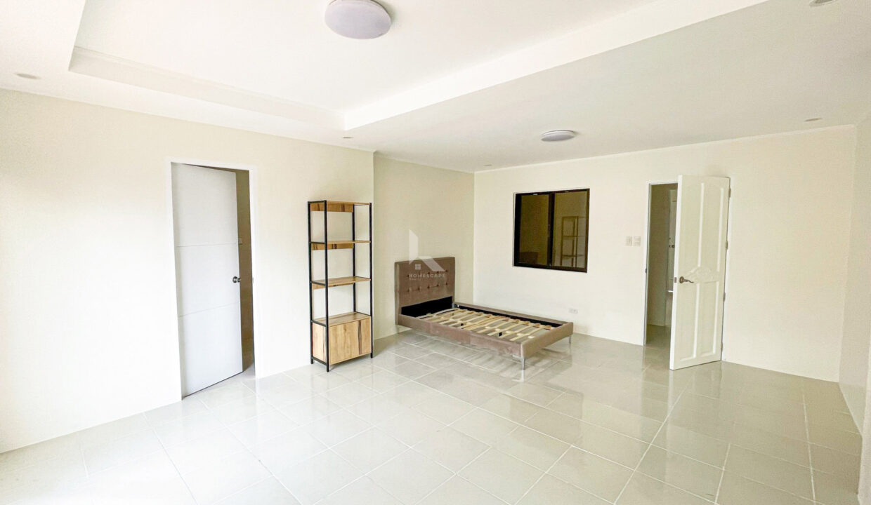 U2 Master_s Bedroom (V2)