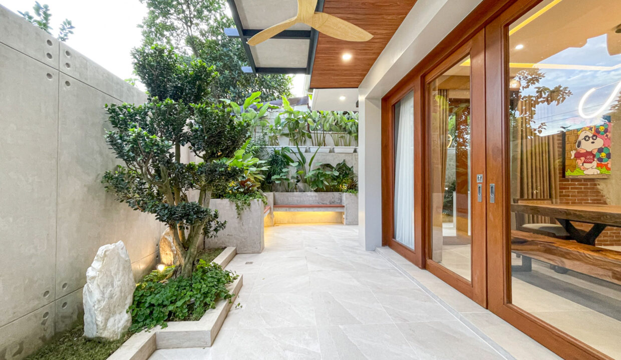 CD9A2BCE-A08F-4D47-BC79-996EB129E2D1