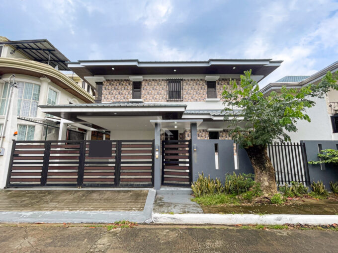 Notable Contemporary House and Lot For Sale in Marcelo Village, Paranaque City